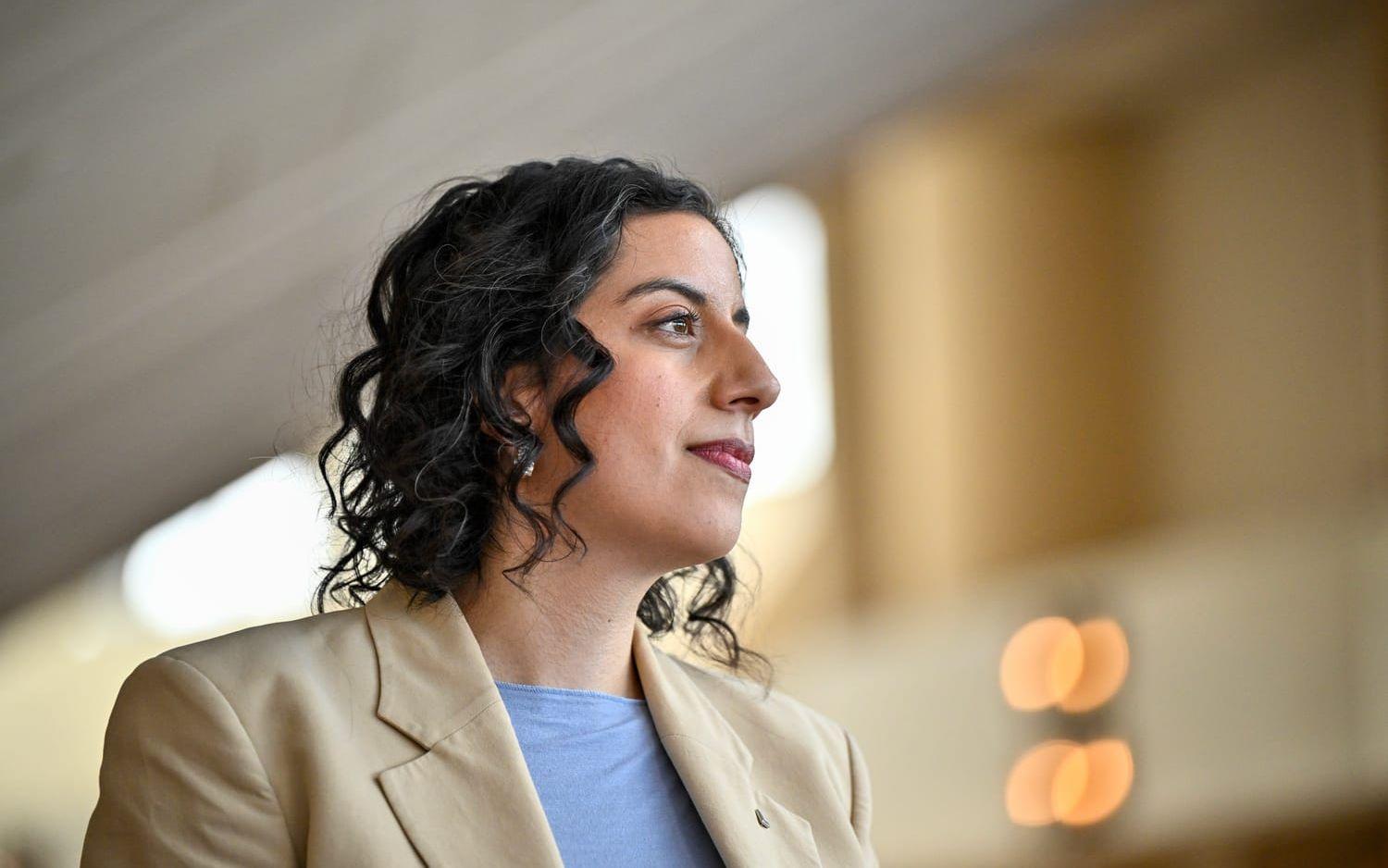 L-ledaren Simona Mohamsson tog ut ersättning för uppdrag i Göteborg samtidigt som hon bodde och jobbade i Jordanien.