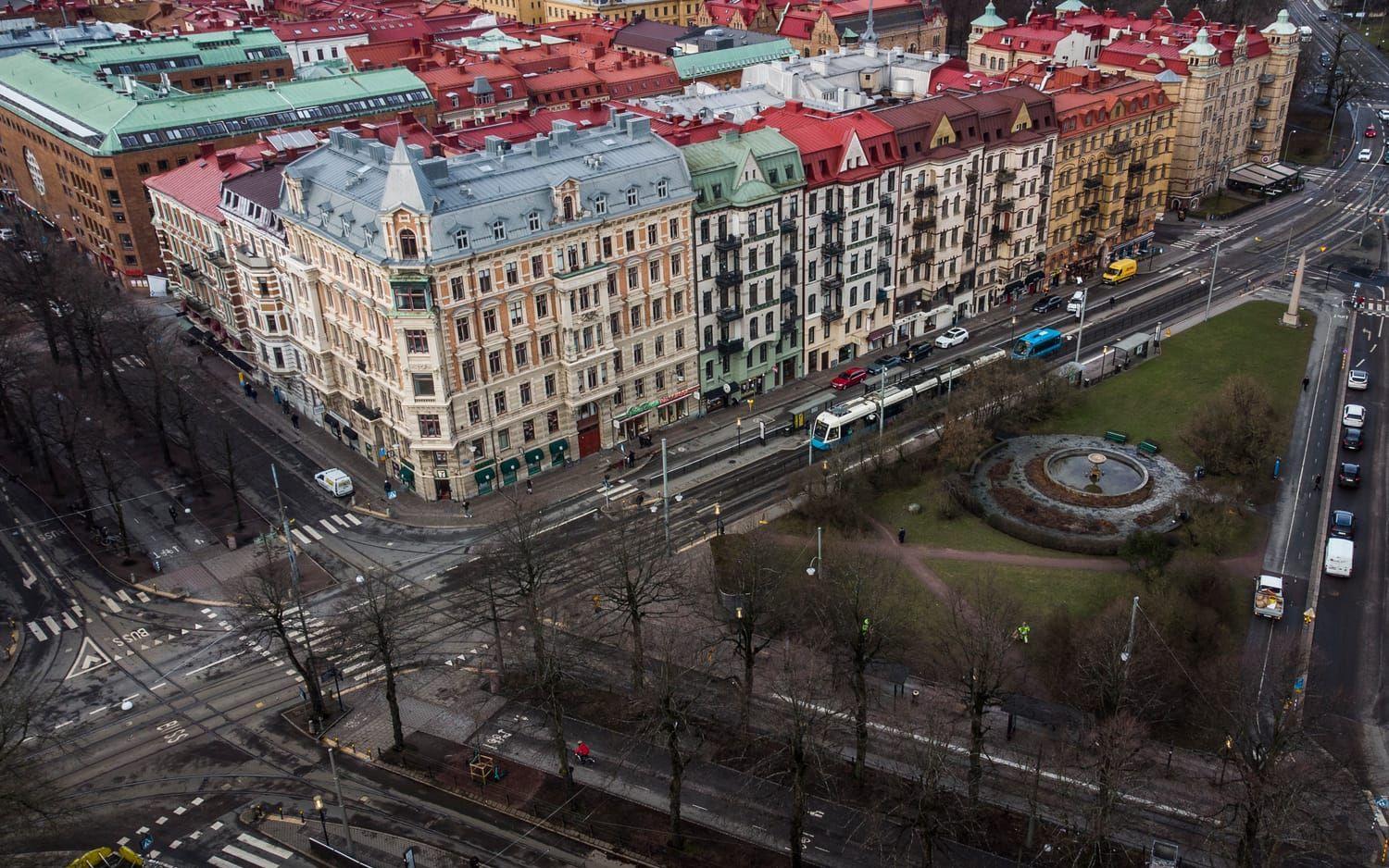 Flygbild över Vasaplatsen 2022. De flesta göteborgare minns fortfarande olyckan och flera av de affärsverksamheter som fanns på Vasaplatsen ligger kvar där än i dag.