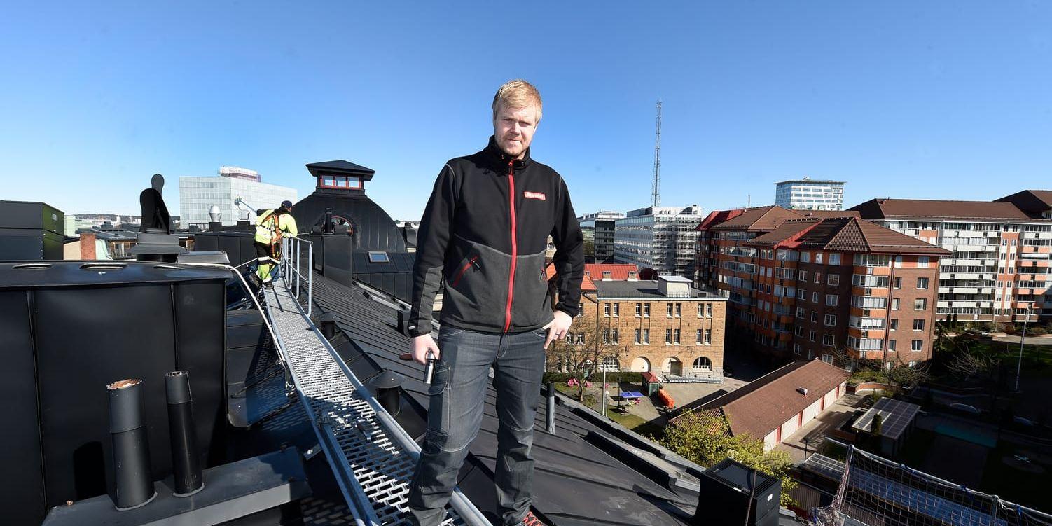 Mattias Pettersson jobb är att förhindra olyckor i samband med nödvändiga arbeten som måste utföras på tak.