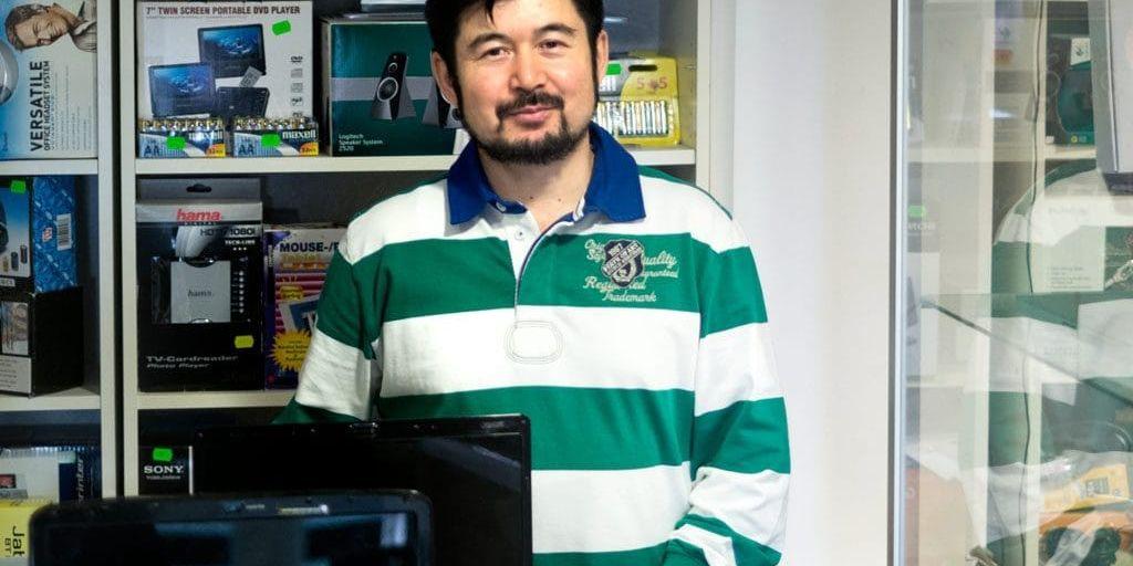 Anvar Abdulla driver butiken PC for you på Vårväderstorget.