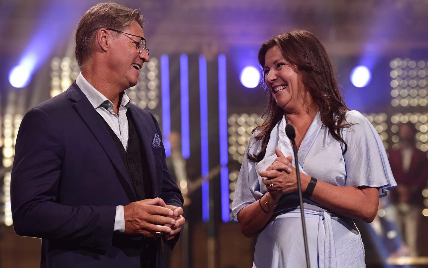 Mikael Sandström och Lotta Engberg tävlar i TV4:s nya underhållningsprogram "Sveriges dummaste". 
