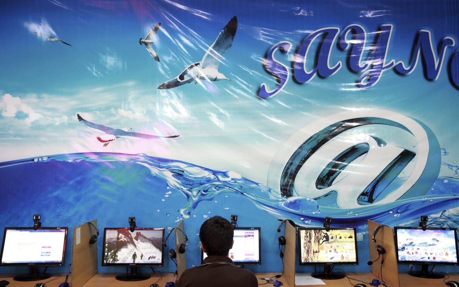 En arkivbild från ett internetkafé i Teheran i Iran innan internet stängdes ned. Arkivbild.