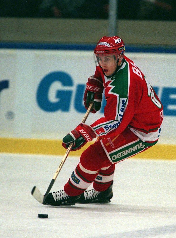 Ville Peltonen gjorde bara en säsong i Frölunda (97/98), men mer krävdes inte för att göra avtryck i Göteborg. Under sina 45 matcher i grundserien han den offensivt skickliga finnen göra 51 poäng (22+29). Bild:Bildbyrån
