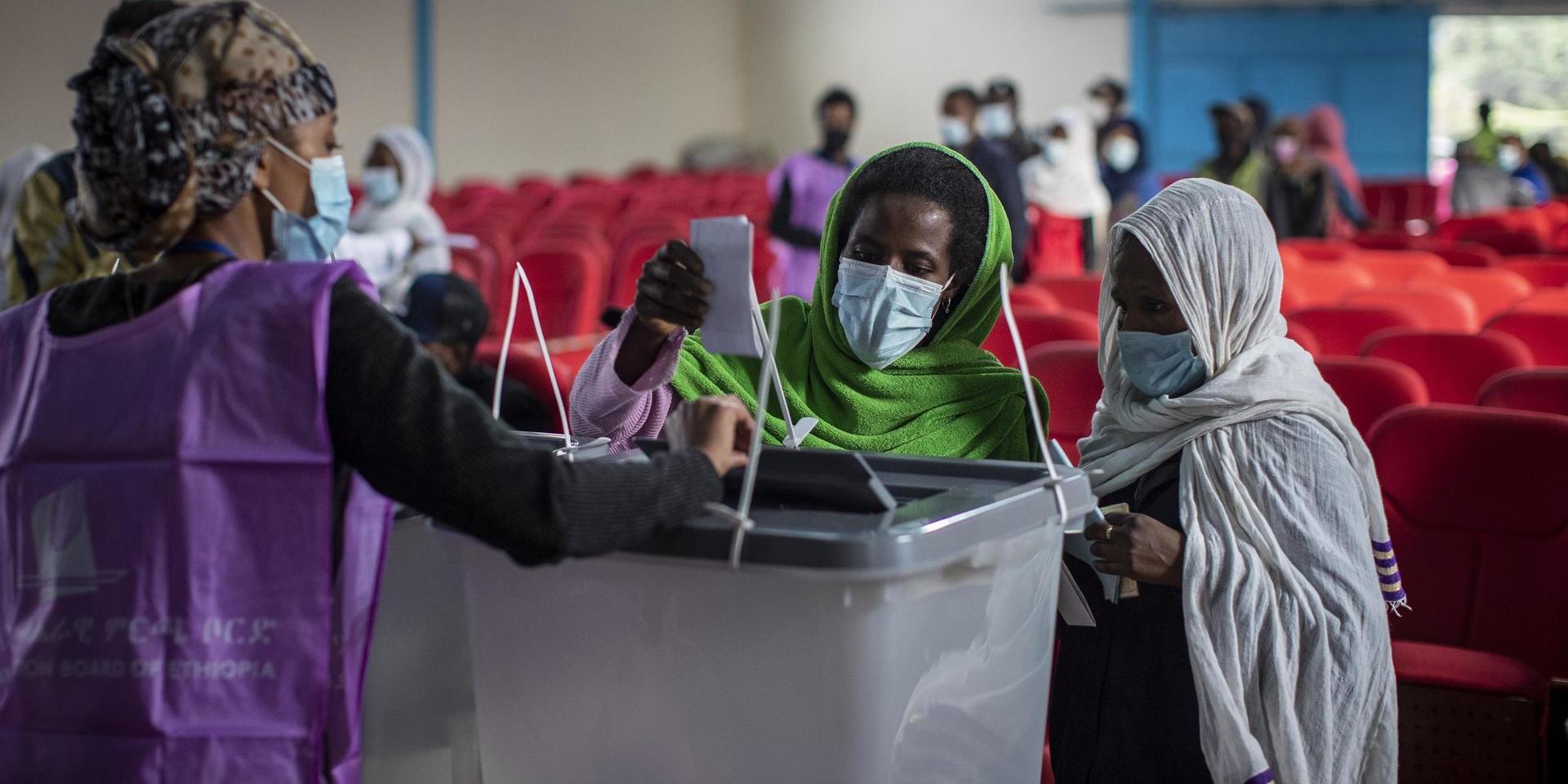 Etiopier röstar i Addis Abeba.