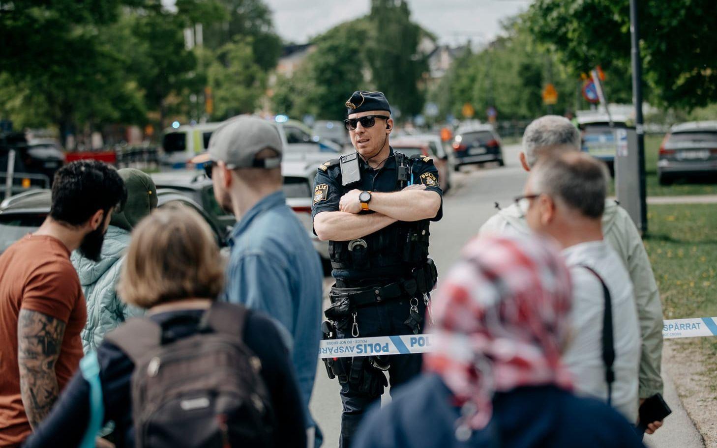 En elev har förts till sjukhus efter en attack på en skola i Örebro.