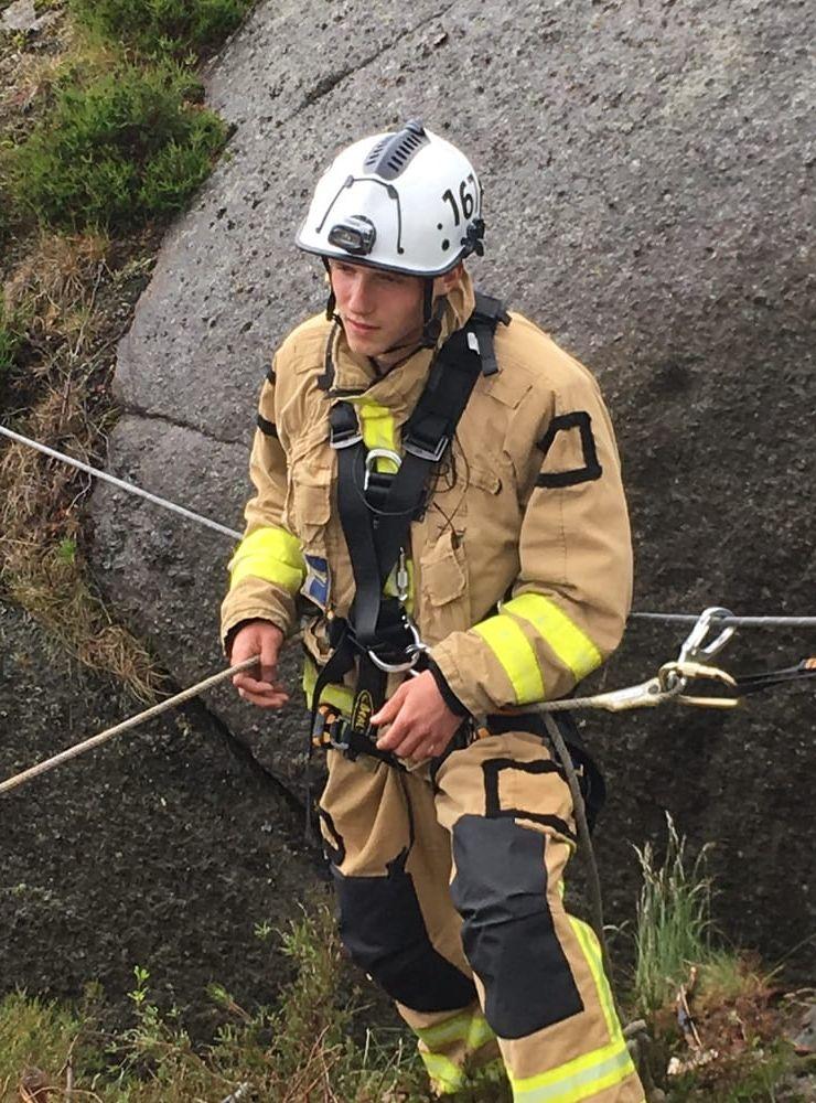Brandmannen Benedikt "Ben" Boymanns är både duktig klättrare och var tillräckligt slank för att kunna ta sig ner till Neona.