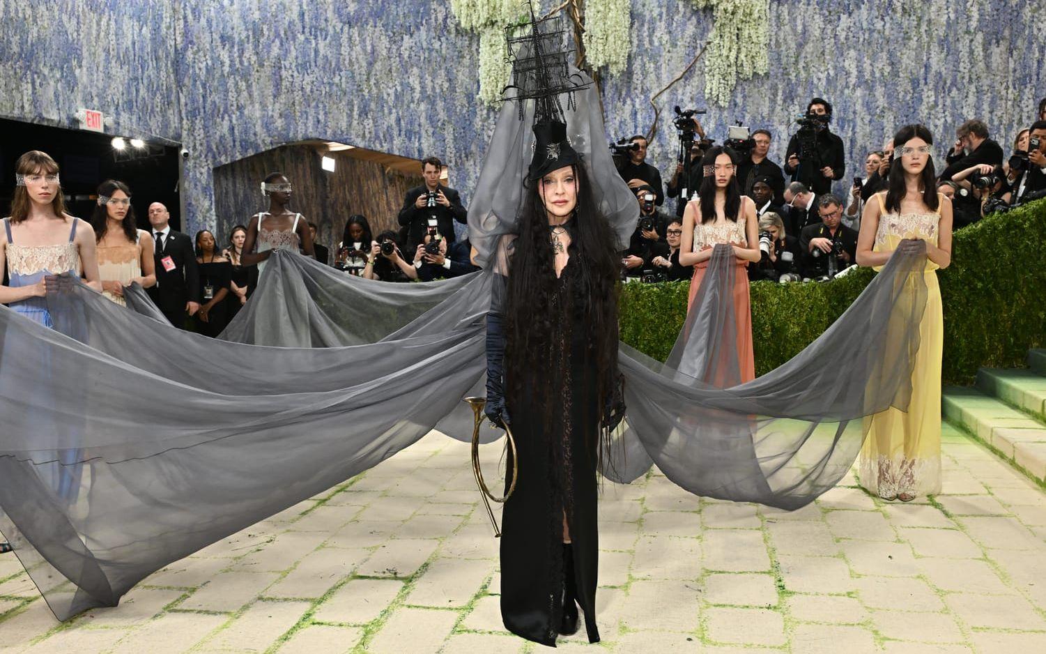 Madonna i en skepphatt.