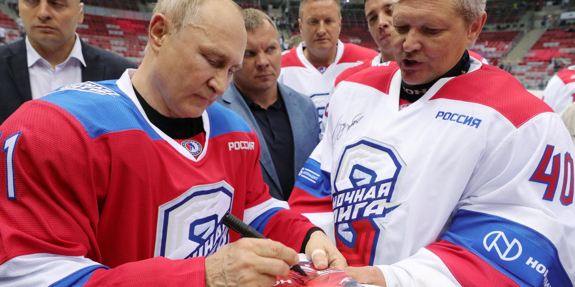 Rysslands president Vladimir Putin, en stor idrottsfantast, ryter ifrån mot Rysslands uteslutning från sportvärlden.