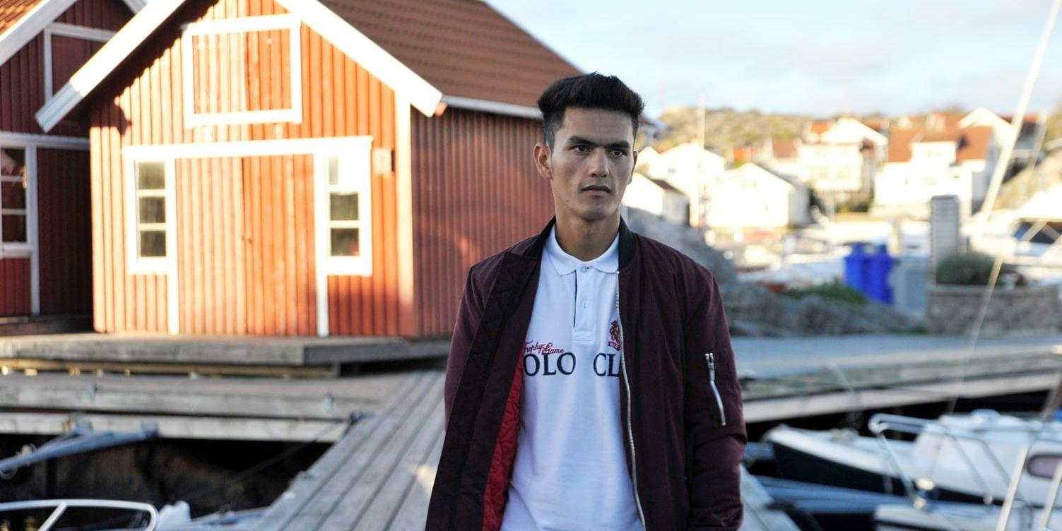 18-årige Mojtaba Amini fick sitt uppehållstillstånd i fjol. "Det allra bästa med Sverige är att alla har rätt att gå i skolan", säger han.
