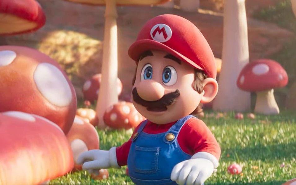 Tv-spelsfiguren Super Mario är i dag en av världens mest igenkända karaktärer. Han personifierade tidigt en stereotyp bild av italienaren: kort, knubbig, mustaschprydd och med stora gester. När Super Mario kom till USA 1985 nyttjades stereotypen till max.