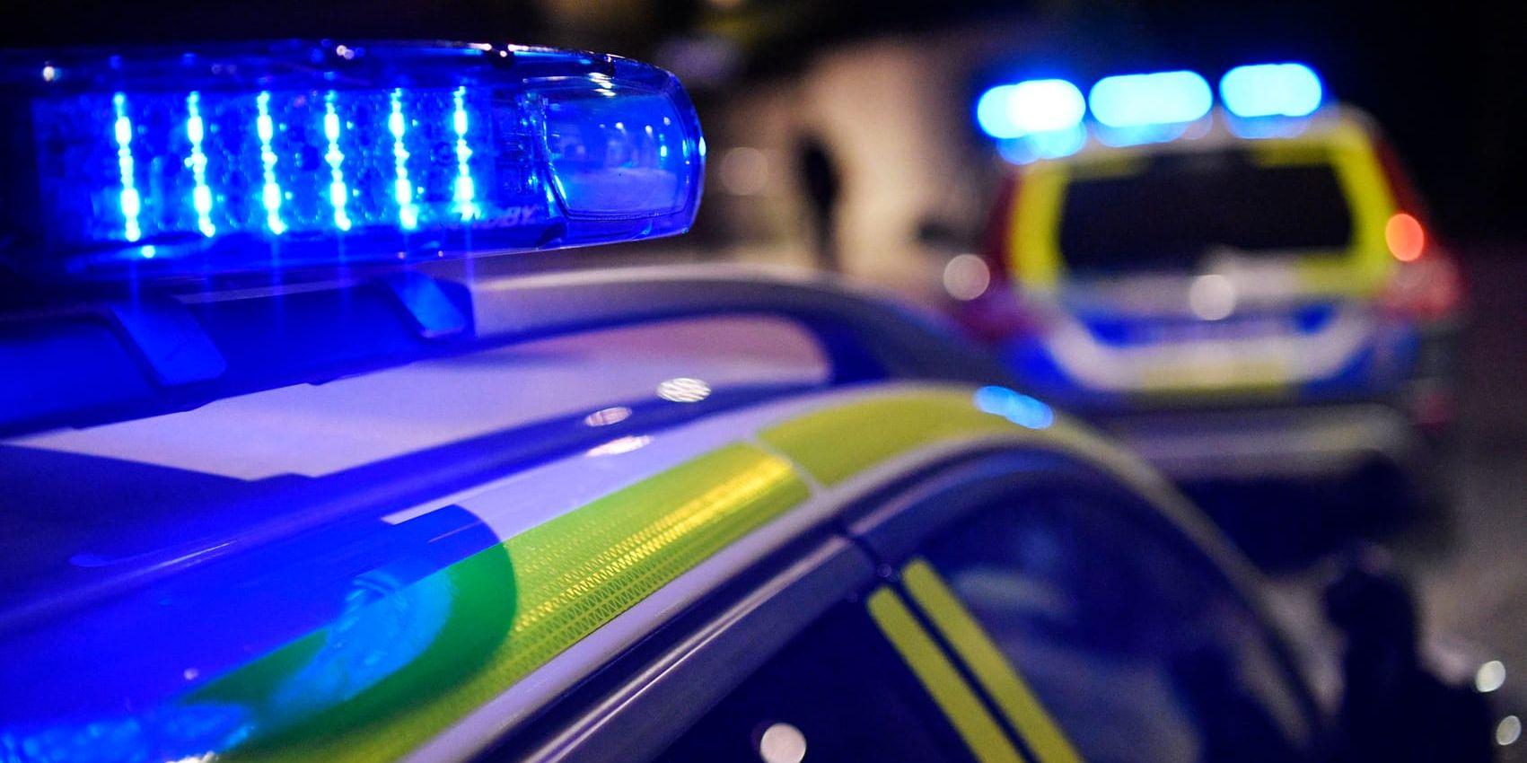 En kvinna har fallit från andra våningen i ett hus i Skellefteå. En man är anhållen misstänkt för mordförsök. Arkivbild.