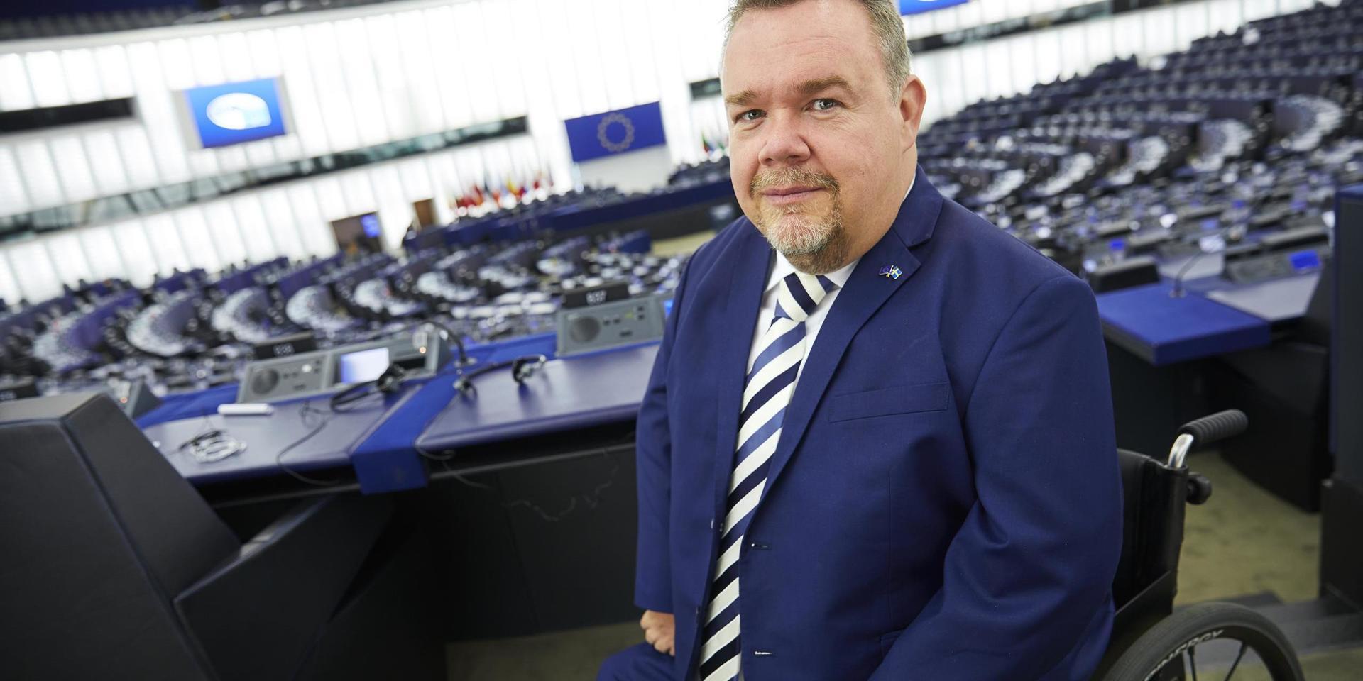 Europaparlamentarikern David Lega (kd) röstade nej till att översätta coronainformation till invandrare.