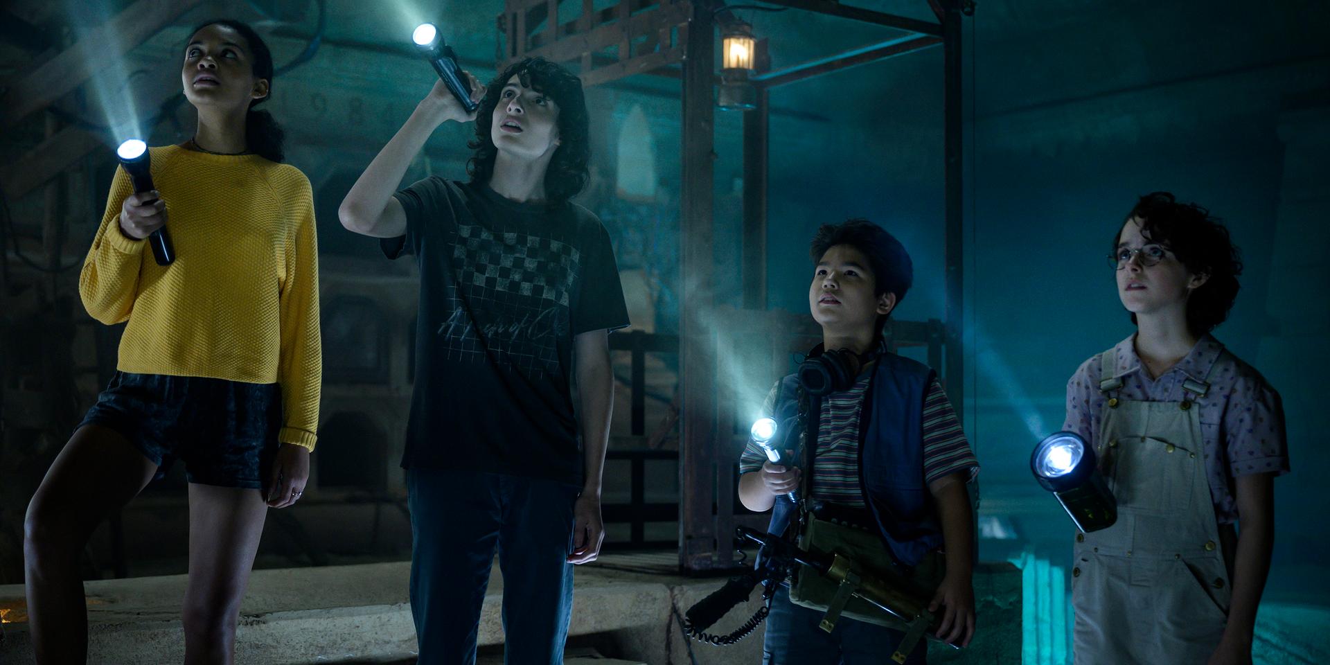 Celeste O'Connor, Finn Wolfhard, Logan Kim och McKenna Grace spelar gänget som tar sig an några ondsinta spöken i 'Ghostbusters: Afterlife. Pressbild.