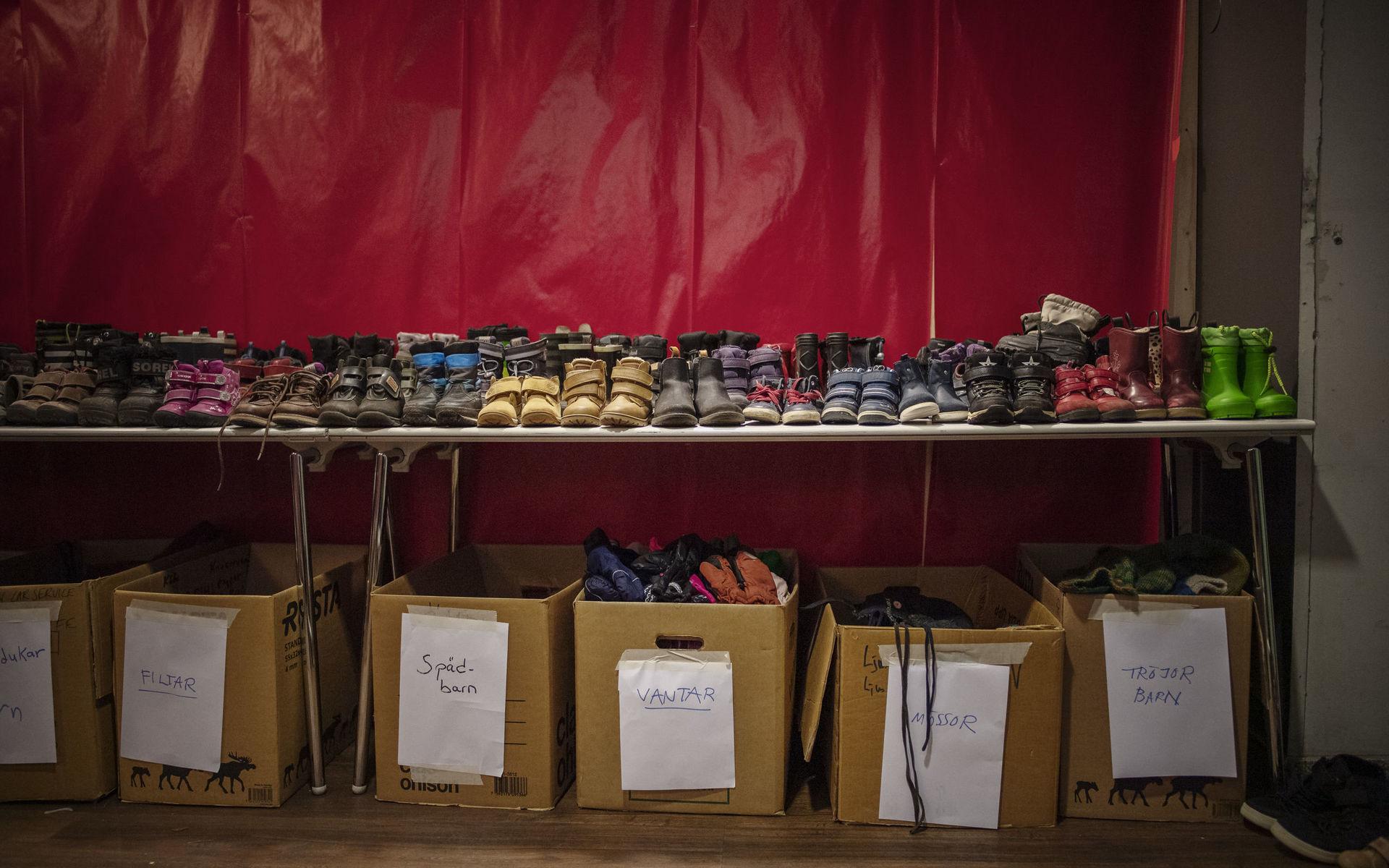 Göteborgs stadsmission har fått in kläder och skor till alla åldrar. 