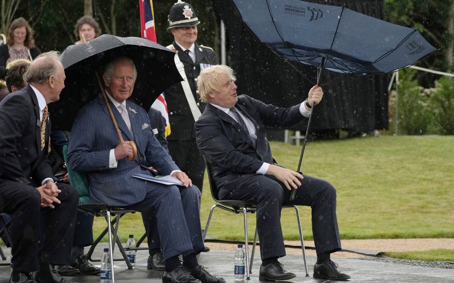 Kung Charles tillsammans med Storbritanniens förre premiärminister Boris Johnson.