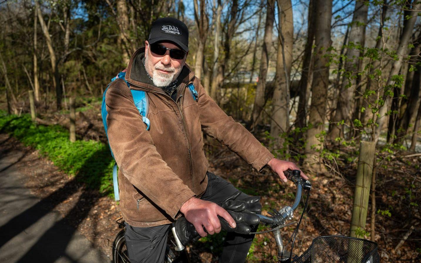 Lokföraren Stefan Schmidt väcktes av oroliga anhöriga och vänner som ringde och ville veta om han var oskadd. Han brukar köra just här, men i dag är han ledig.