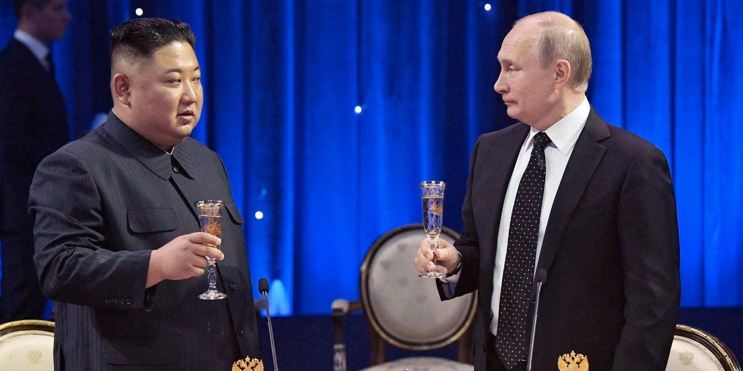 Nordkoreas diktator Kim Jong-Un och Rysslands president Vladimir Putin samtalade och åt lunch.