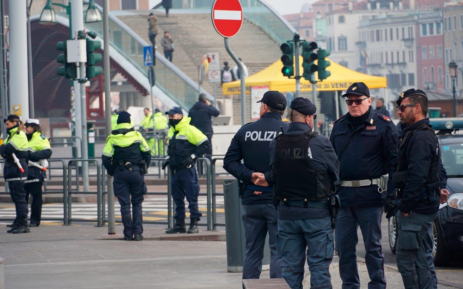 Ett bankrån mitt på ljusa dagen i italienska Neapel föranledde ett stort polispådrag. Arkivbild.