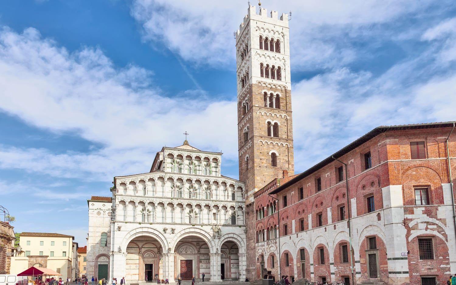Bränder härjar i bergstrakter utanför den historiskt viktiga staden Lucca i Italien. Arkivbild.