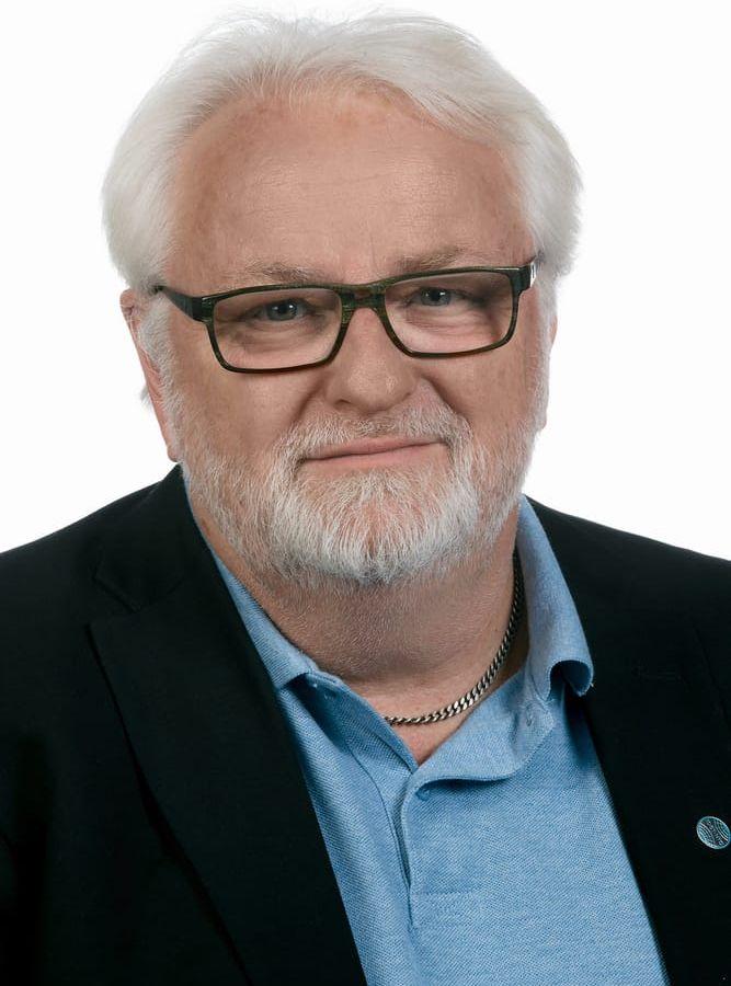  
    <strong>Jan Linde</strong>, socialdemokrat med många år i sjukvårds- och folkhälsopolitiken, ordförande i Svensk Förening För Folkhälsoarbete. 
   
