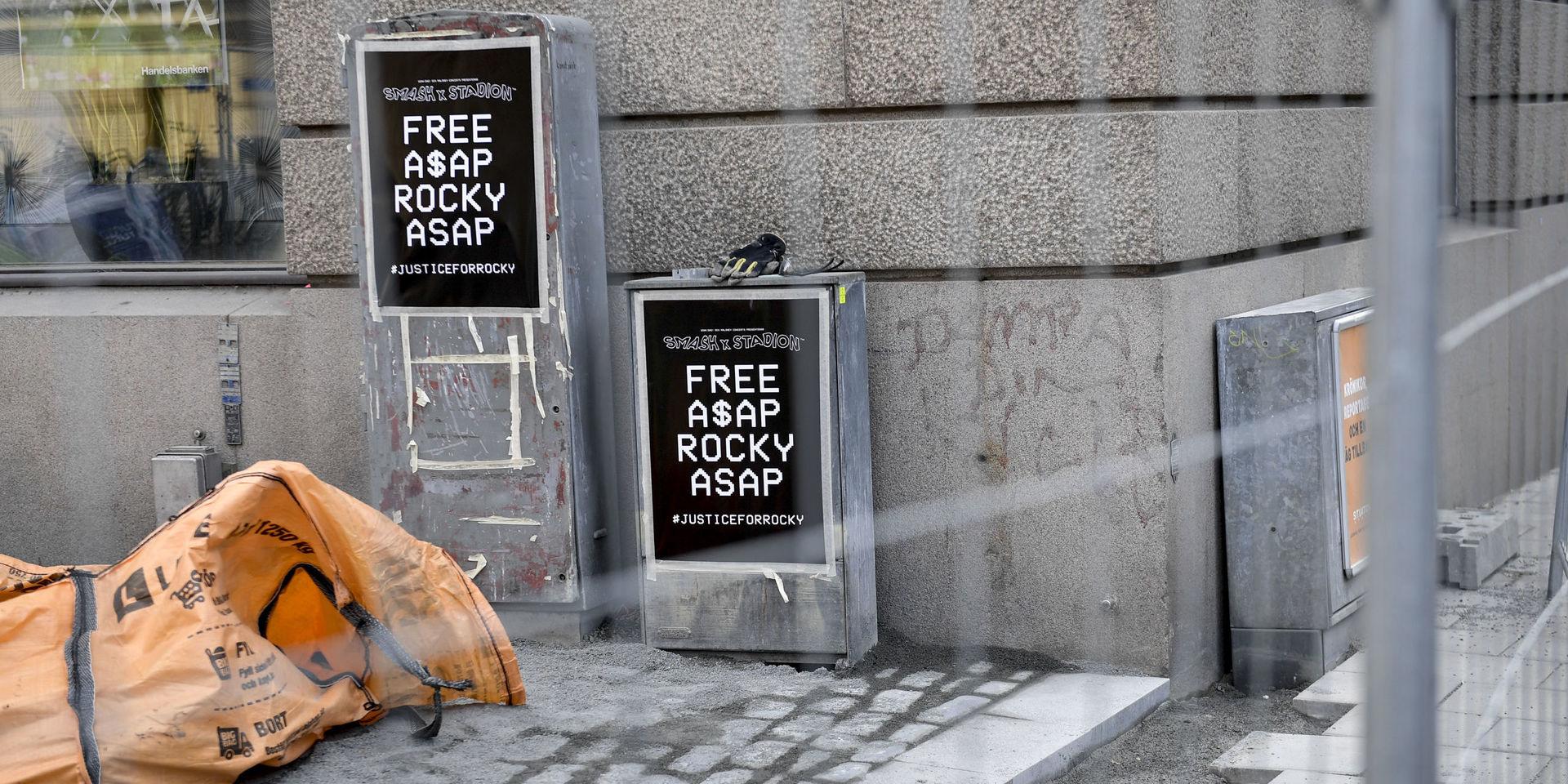 Musikfestivalen Smash Stadion drog igång en affisch-kampanj för att fria ASAP Rocky i samband med hans häktning för misshandel i Stockholm.