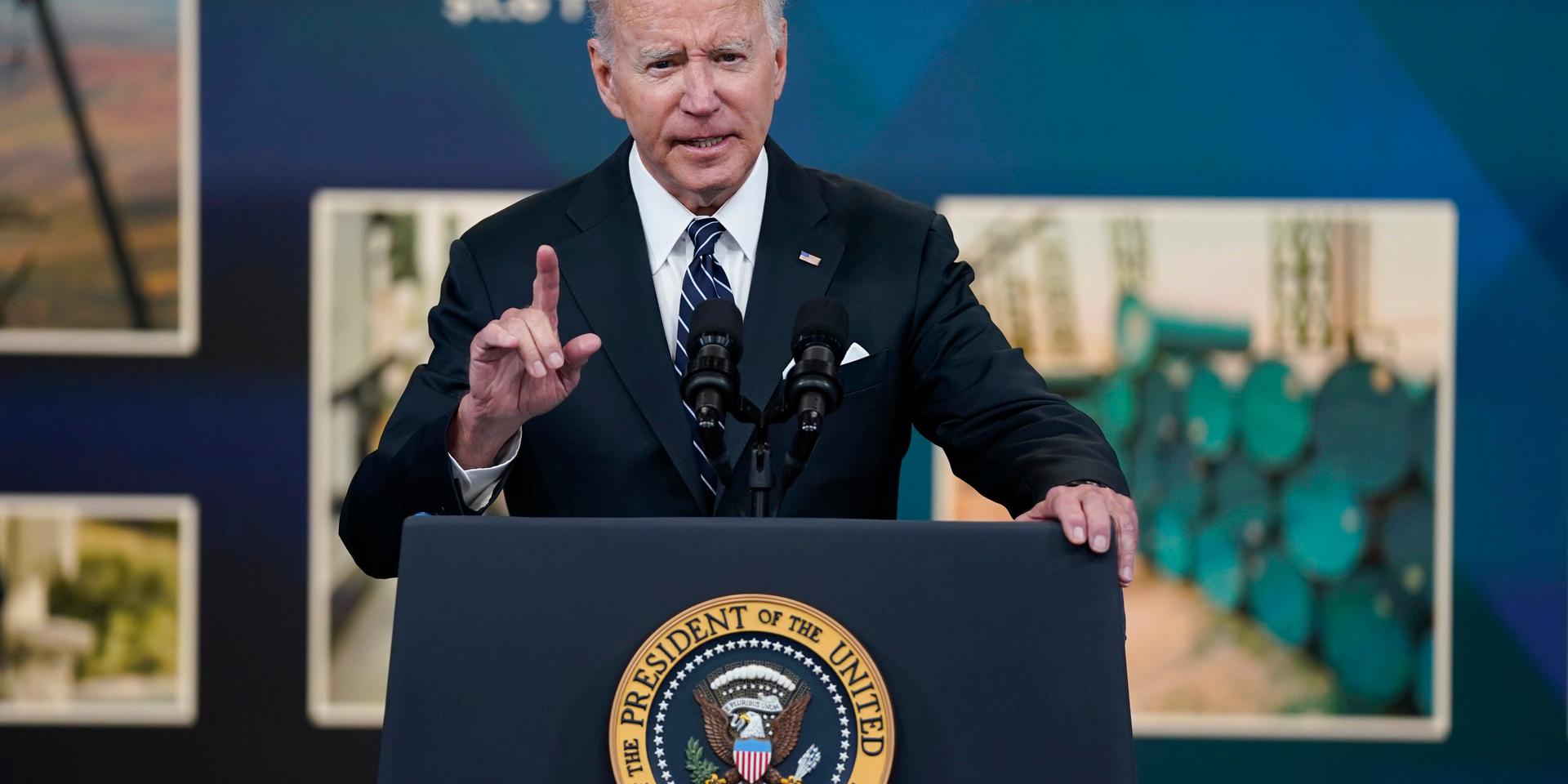 USA:s president Joe Biden talar om höga drivmedelspriser strax före midsommar.