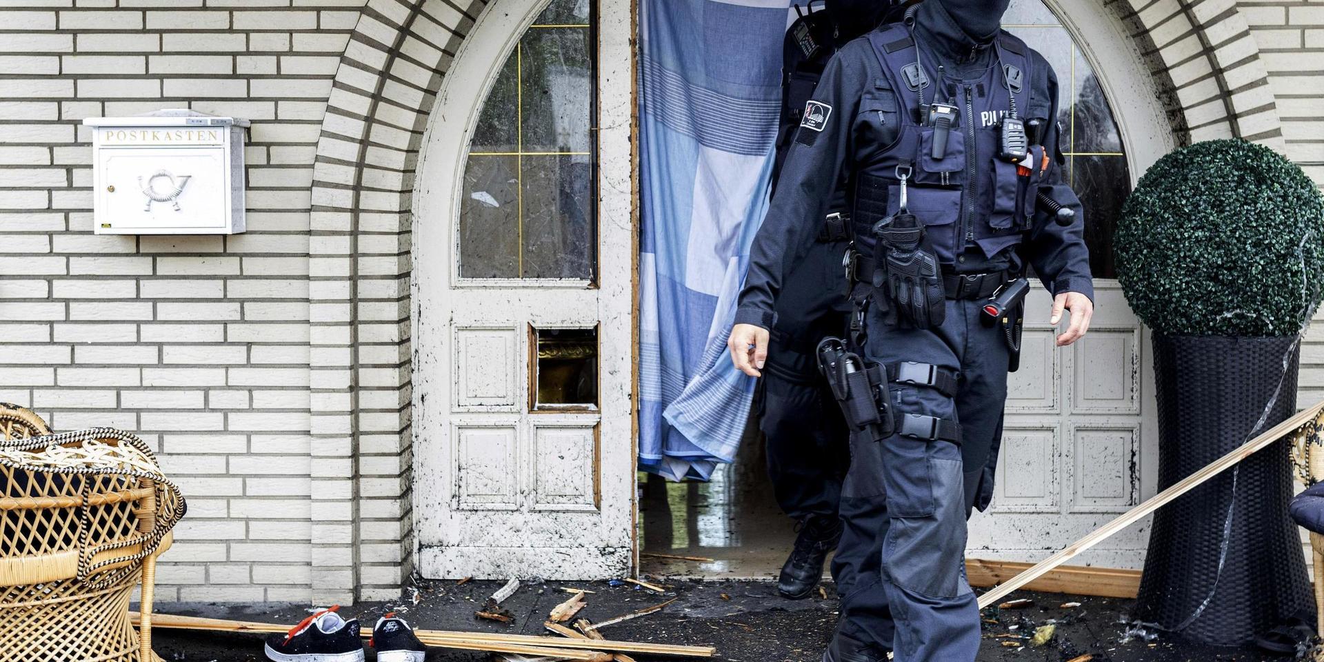 Tysk polis slår till mot misstänkt kriminella personer i Leverkusen.