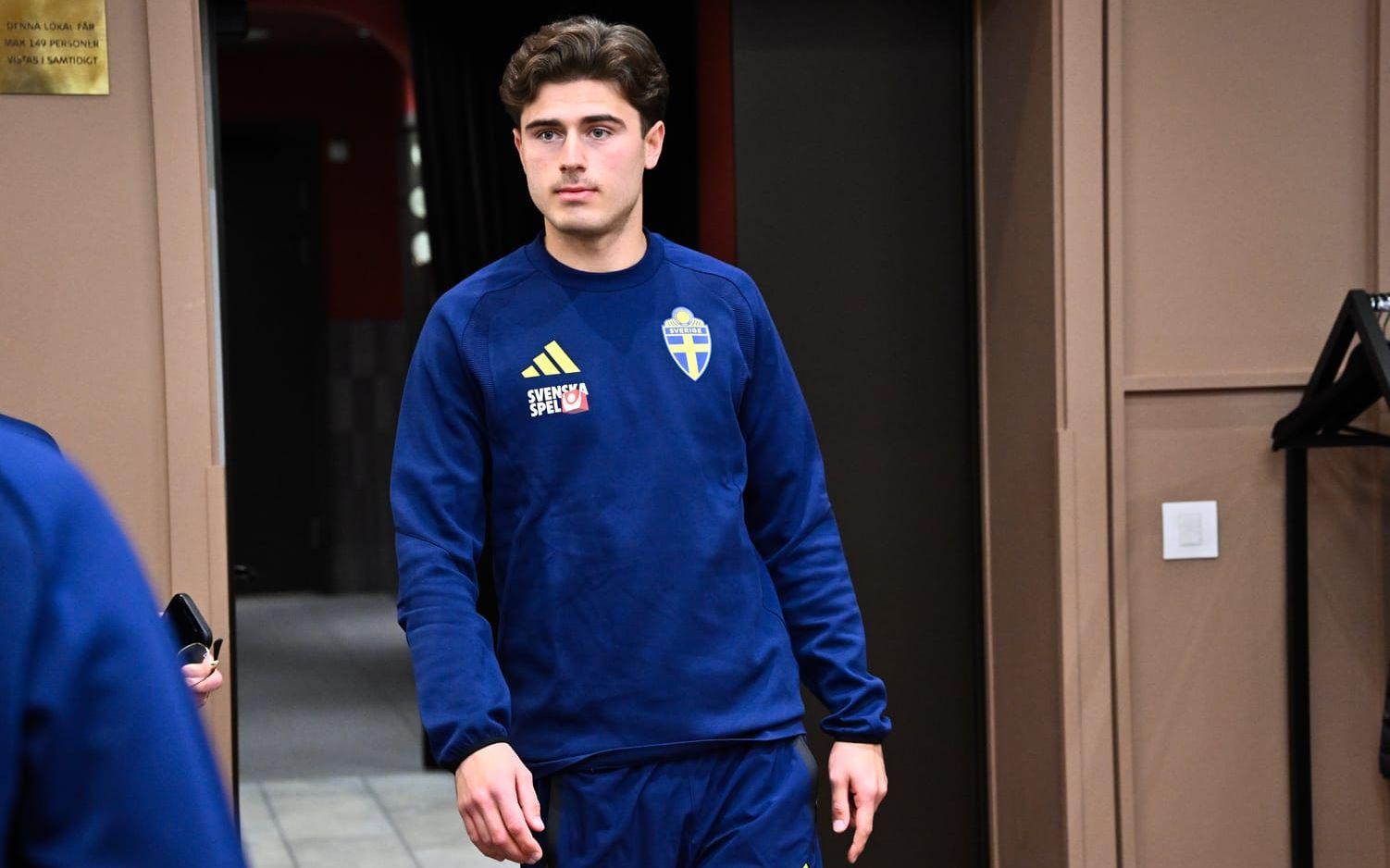 Besfort Zeneli under herrlandslagets samling inför playoff-finalen mot Polen. Arkivbild.