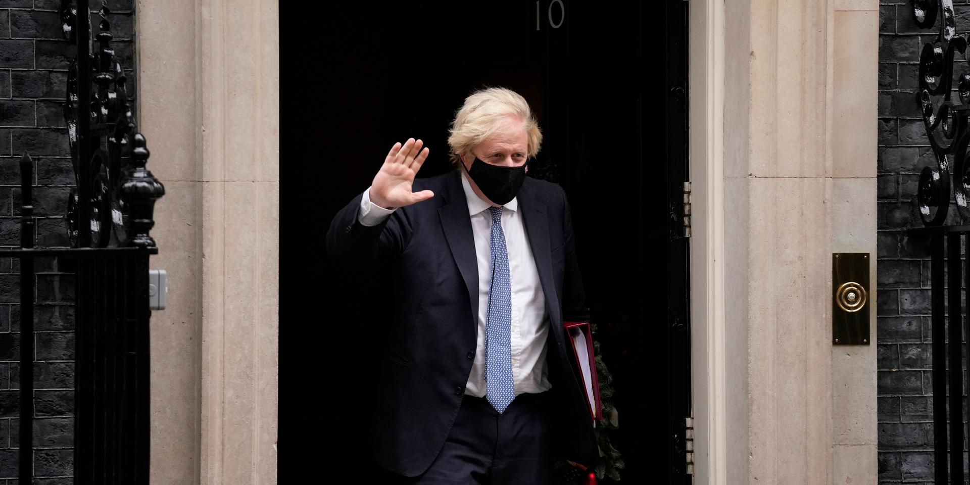 Storbritanniens premiärminister Boris Johnson utanför 10 Downing Street.