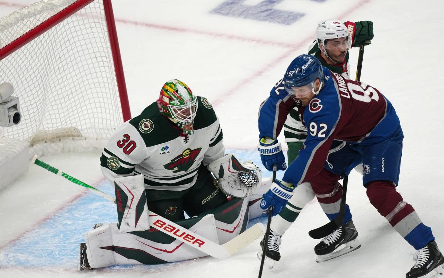 Colorados lagkapten Gabriel Landeskog (92) gjorde två poäng när laget säkrade sin plats i semifinalen. Bild från söndagen. 