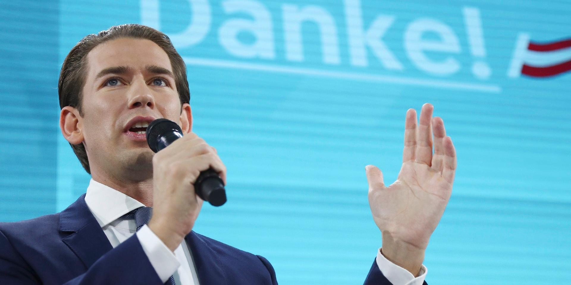 Sebastian Kurz slog om kursen när han tog över ÖVP 2017, började kalla partiet för 'Det nya folkpartiet' och ändrade partifärg från svart till turkos. Arkivbild.