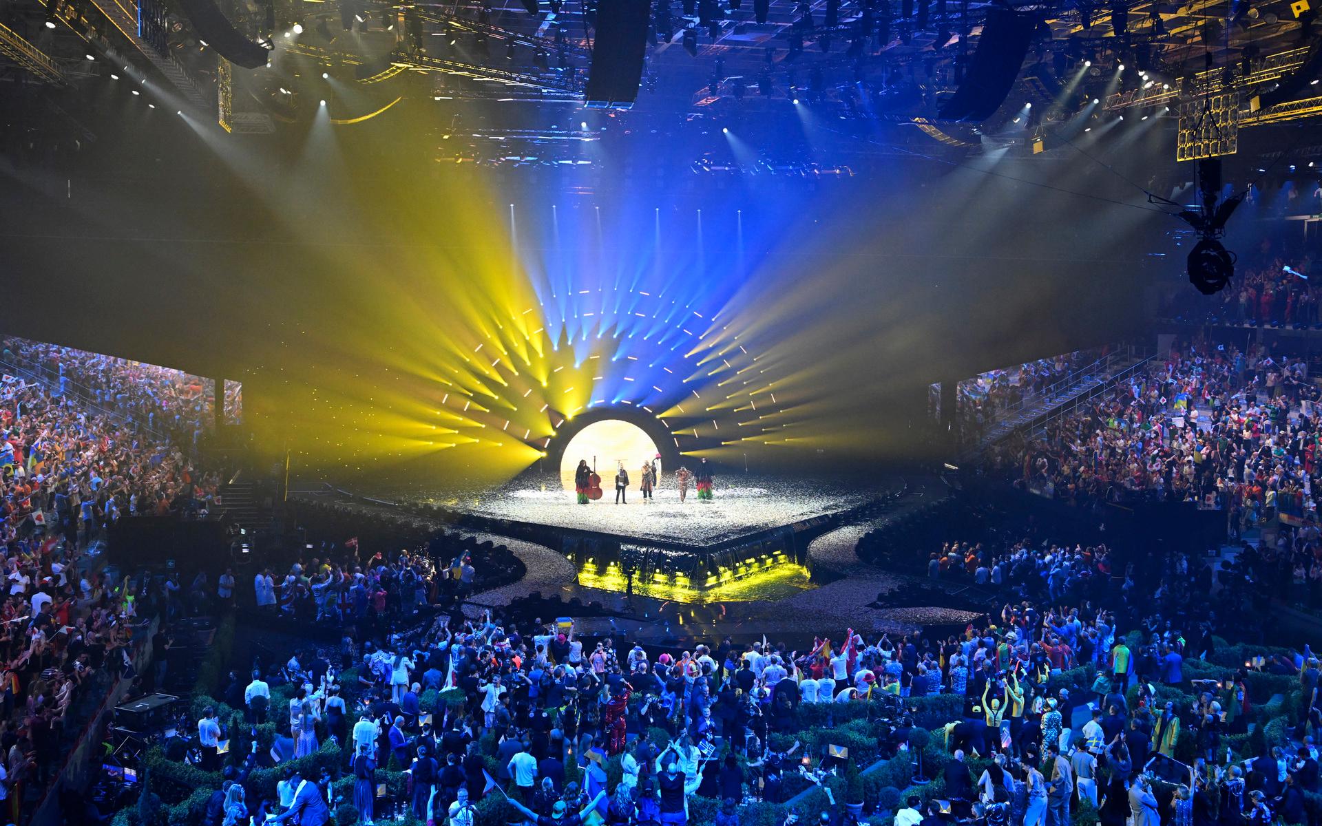 Ukrainas Kalush Orchestra när de stod som vinnare i Eurovision song contest i Turin, Italien.