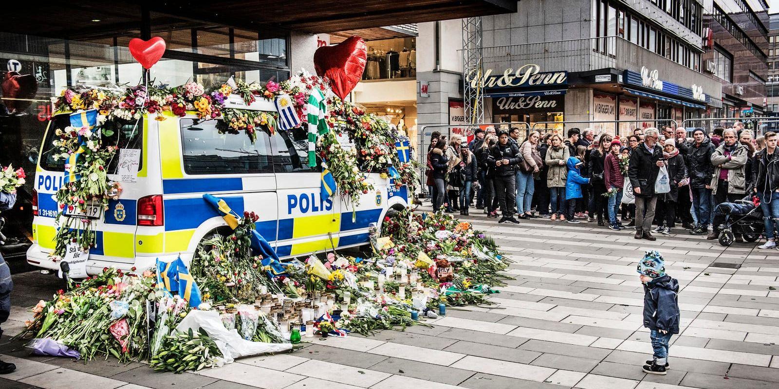 Fem personer dog och tio skadades vid lastbilsattacken på Drottninggatan den 7 april i fjol. Arkivbild.