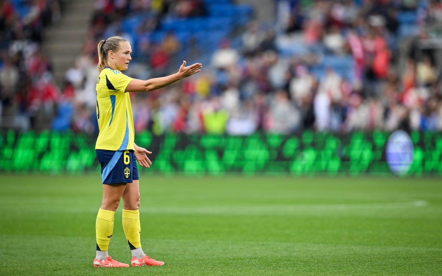 Magdalena Eriksson under en fotbollslandskamp mellan Norge och Sverige förra året. I höstats tackade Eriksson för sig i det svenska landslaget.