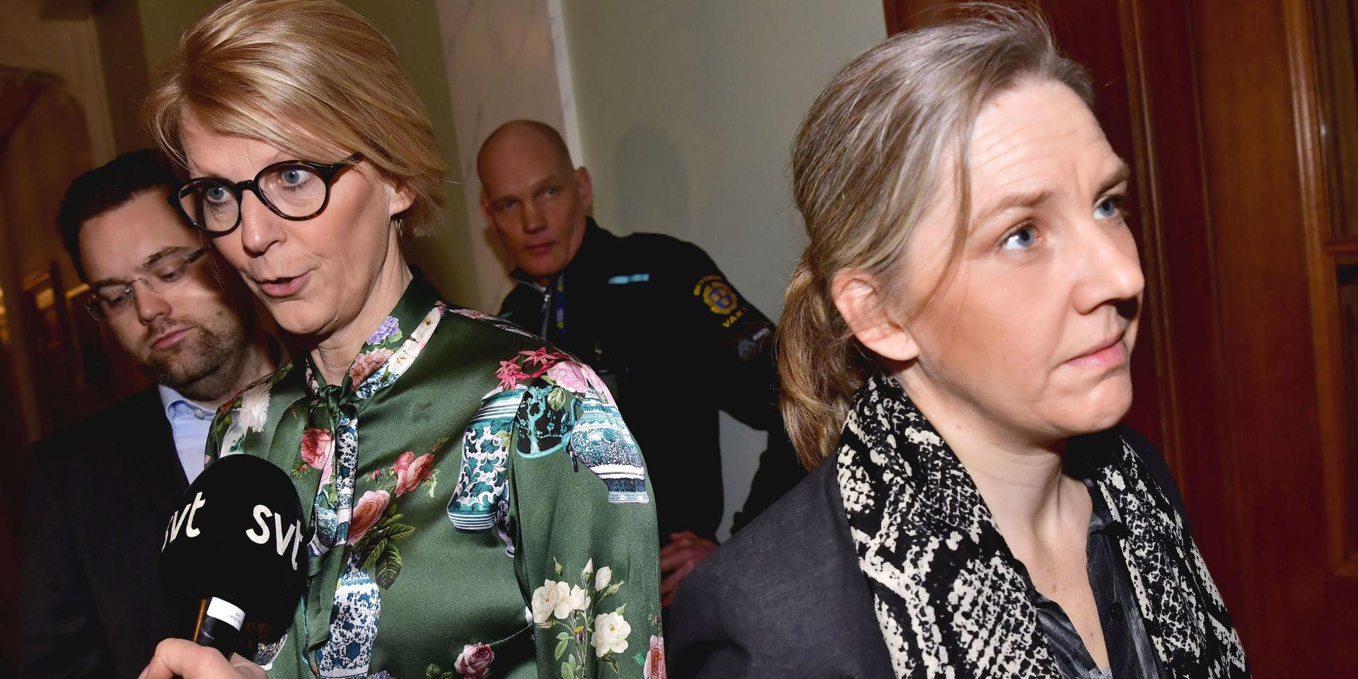 Moderaternas ekonomiske talesperson Elisabeth Svantesson (M) och Miljöpartiets ekonomiske talesperson Karolina Skog (MP). har helt olika syn på oppositionens extrabudget.