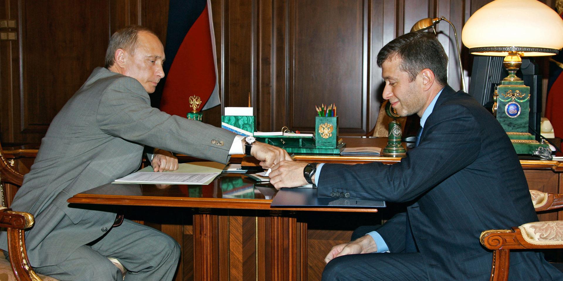 Vladimir Putin tillsammans med Roman Abramovitj2005. 