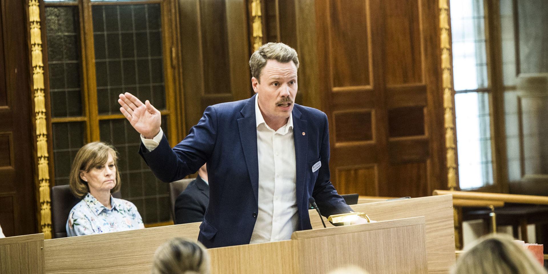 Vänsterpartiets toppnamn i Göteborg, Daniel Bernmar, vill nu se en kvinna som partiledare.