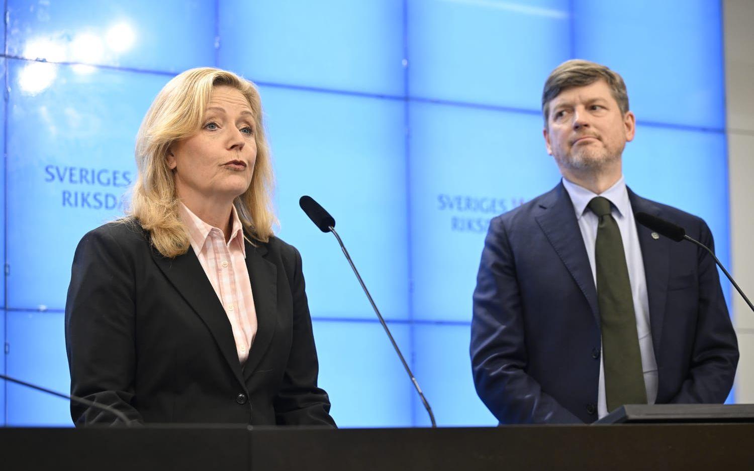 Centerns partiledare Elisabeth Thand Ringqvist och Martin Ådahl, ekonomiskpolitisk talesperson, presenterar partiets vårbudget för 2026 vid en pressträff.