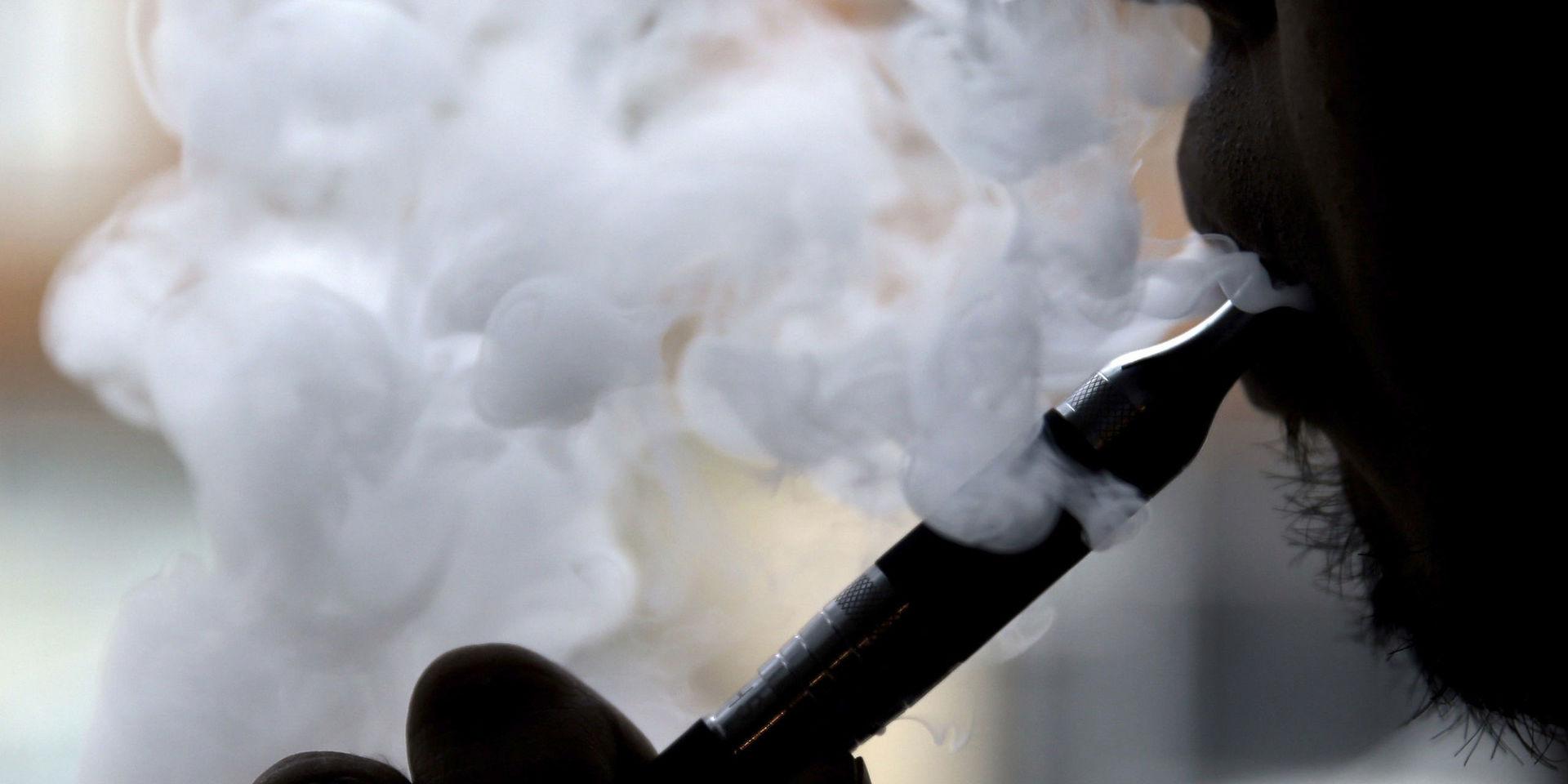 Vitamin E-acetat kan ligga bakom de skador som drabbat rökare av e-cigaretter. Arkivbild