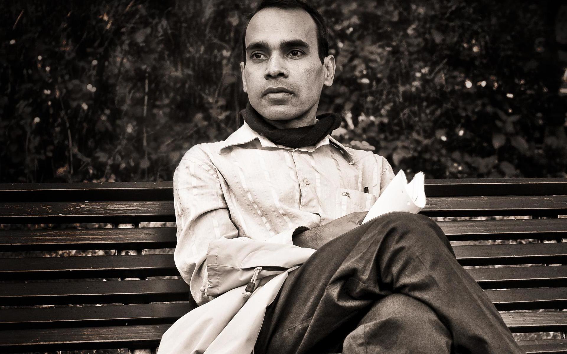 Författaren och journalisten Anisur Rahman argumenterar för att Isaak ska bli hedersmedlem i Dramatikerförbundet...