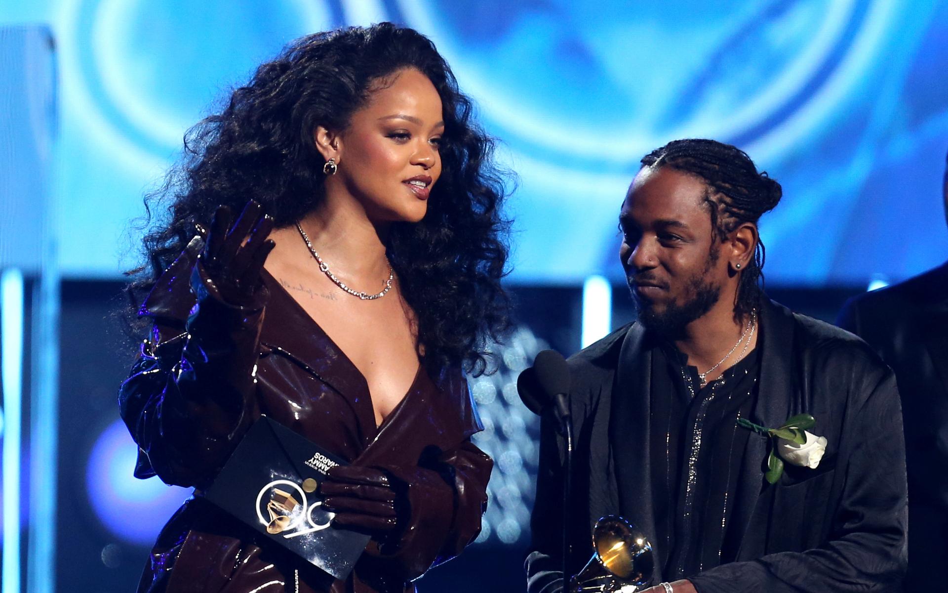 Rihanna har vunnit inte mindre än nio Grammys under sin artistkarriär. 2018 vann hon tillsammans med Kendrick Lamar, priset för bästa rap för deras samarbete kring låten ”Loyalty”.