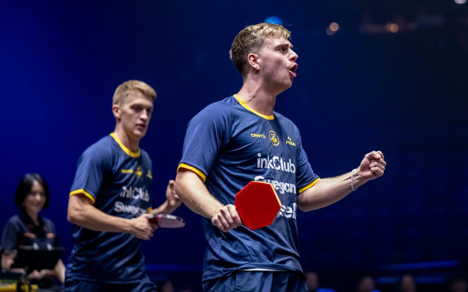 Truls Möregårdh, till höger, förnekar att det finns en konflikt mellan honom och övriga spelare i det svenska bordtennislandslaget. Arkivbild.