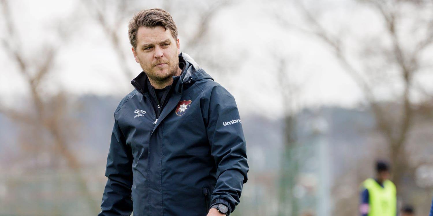 Öis tränare Andreas Holmberg på träning. 