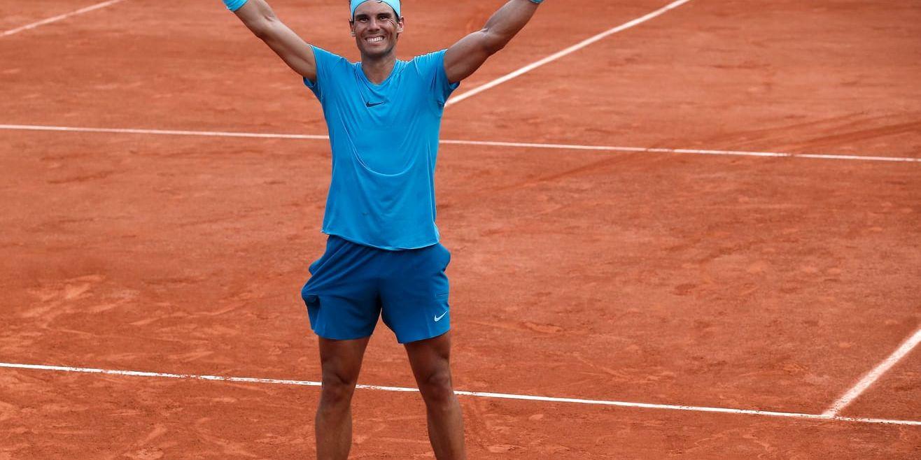 Rafael Nadal firar finalsegern i Franska mästerskapen i söndags. Nu står han över Queens för att orka med Wimbledon.