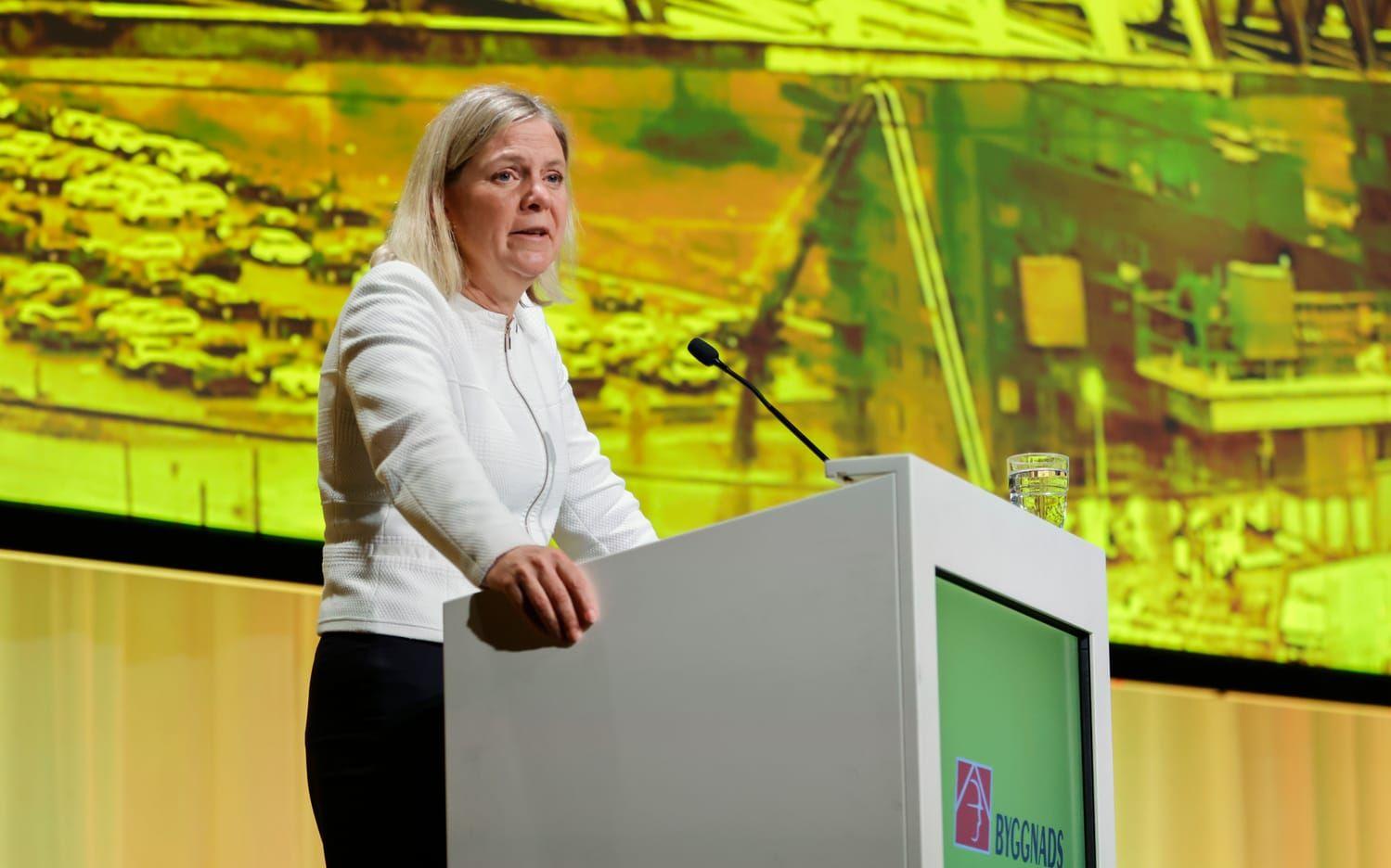 Statsminister Magdalena Andersson vid sitt på Byggnads kongress på fredagen.