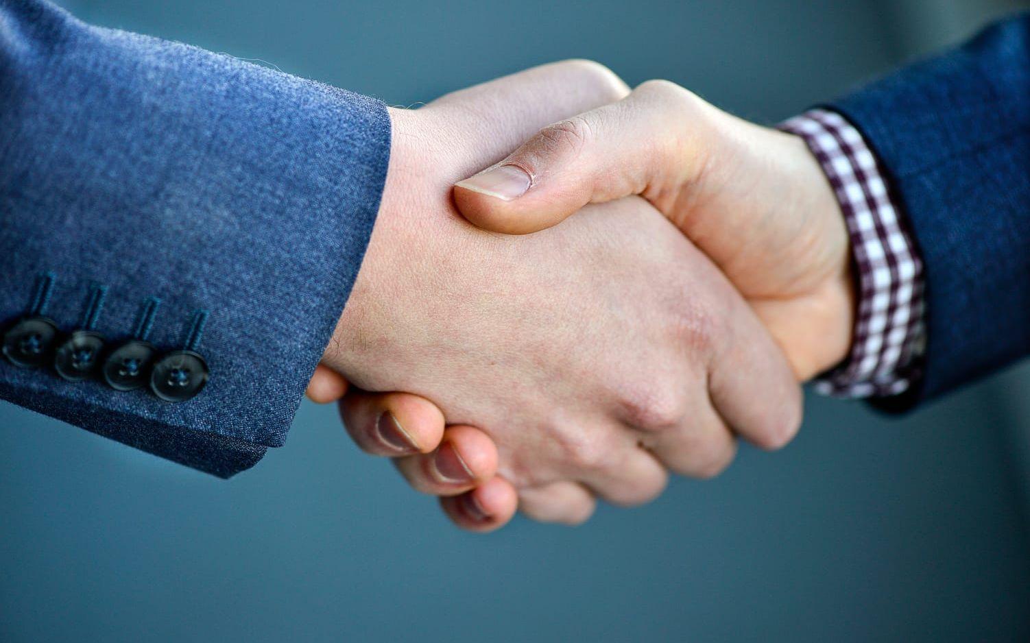 En läkare krävde att en man med autism skulle hälsa genom att ta i hand. Arkivbild. 