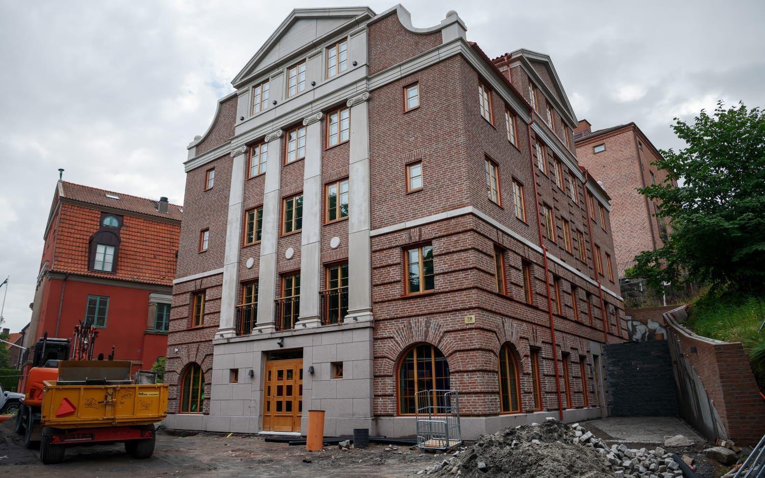 Det nybyggda huset på Ekmansgatan 5 i Lorensbergs villastad bakom Götaplatsen.