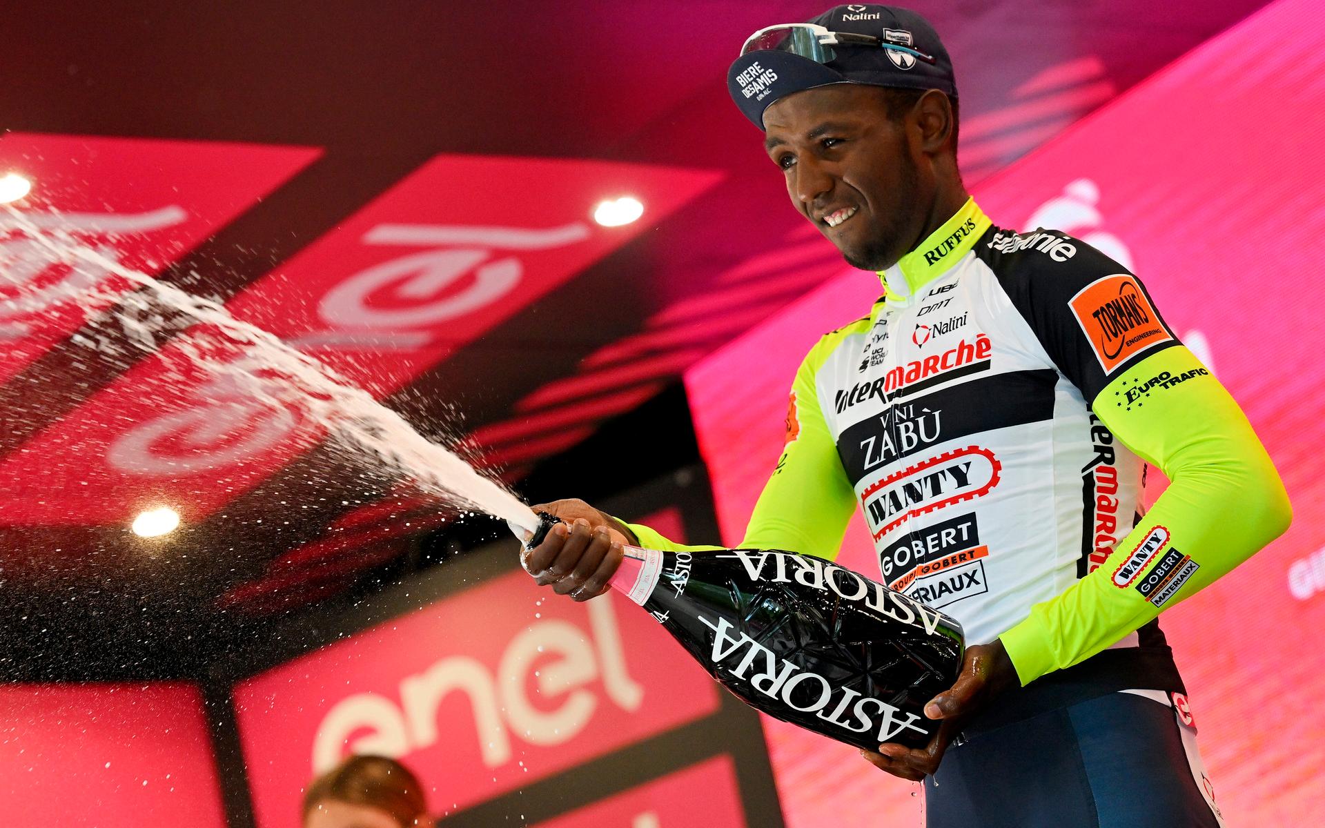 Biniam Girmay firade att han skrivit historia under Giro d&apos;Italia. 
