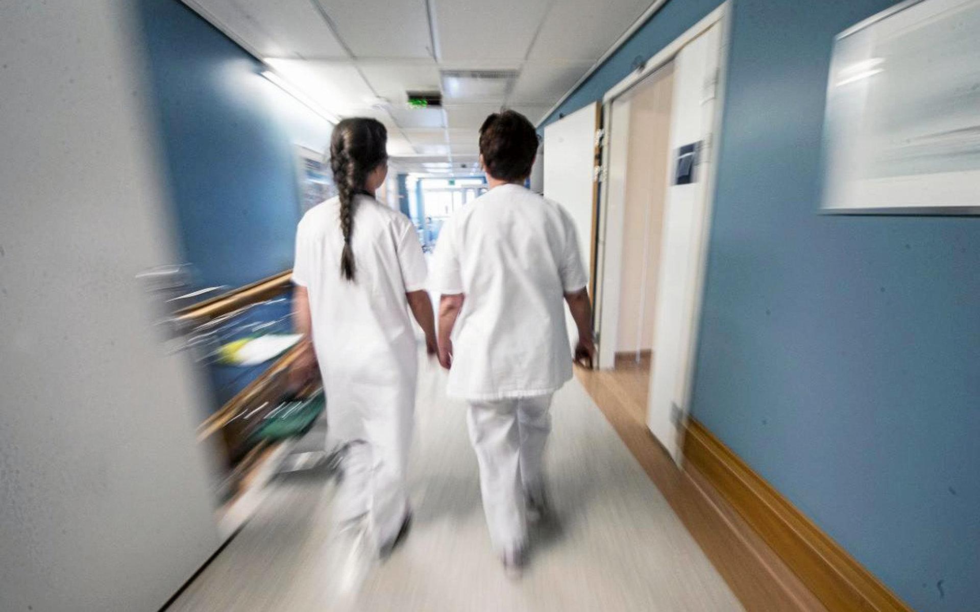 Västra Götalandsregionen har beräknat att den extra satsningen på yrkesgrupper som undersköterskor, skötare och ambulanssjukvårdare kommer att kosta cirka 117 miljoner kronor i år från och med den 1 maj. Helårskostnaden motsvarar cirka 175 miljoner kronor. Genrebild.