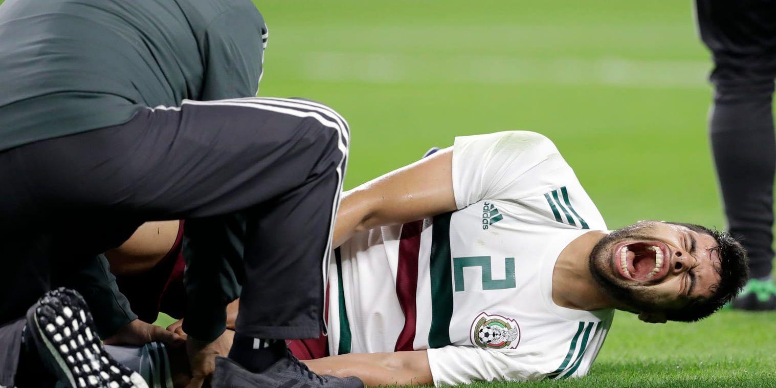 Mexiko-försvararen Néstor Araujo skadades i landskampen mot Kroatien.